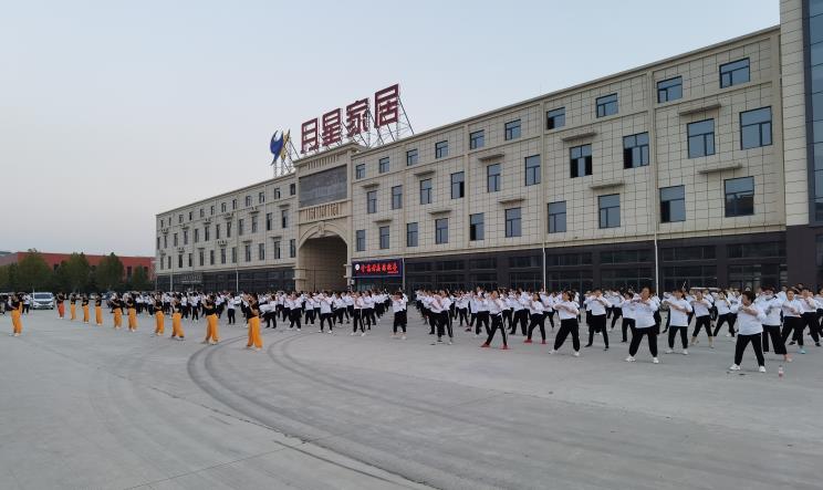 勝管曹縣運營中心為弘揚全民健身運動，竟組建了一支“400人舞團”